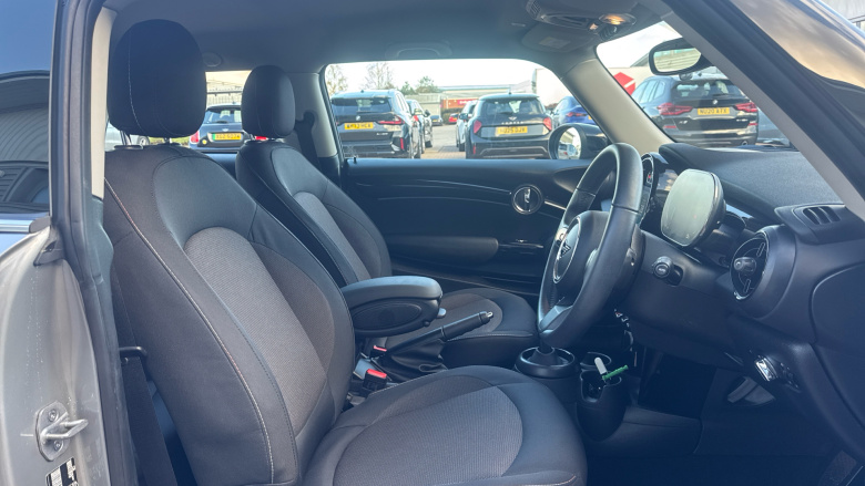 MINI Hatchback 1.5 Cooper Classic 3dr Auto Petrol Hatchback